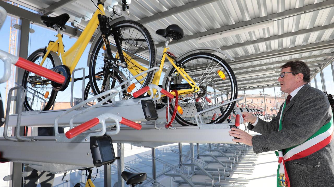 Modena, inaugurata la Porta Nord con rotatoria e Velostazione