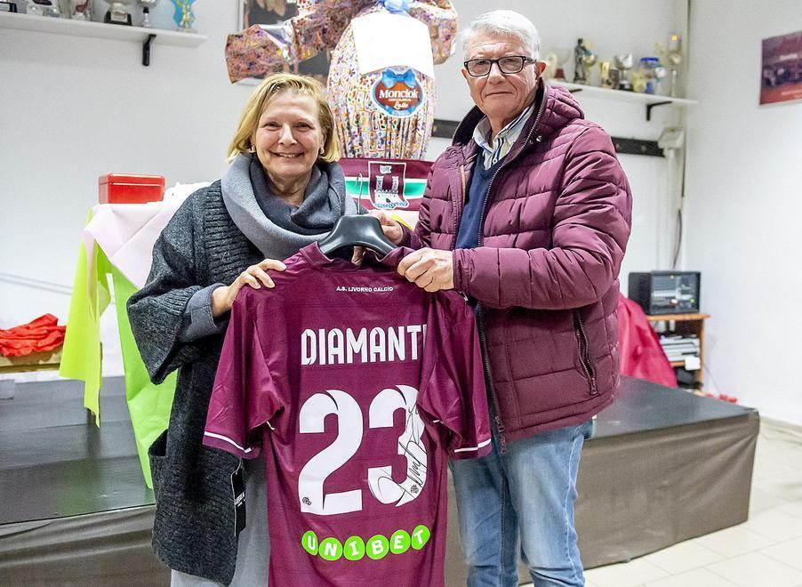 Grande tifo davanti allo schermo e poi i premi