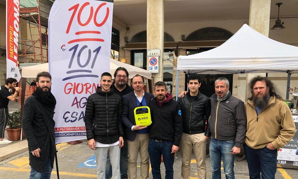 Il defibrillatore dei maturandi arriva nelle mani del sindaco 