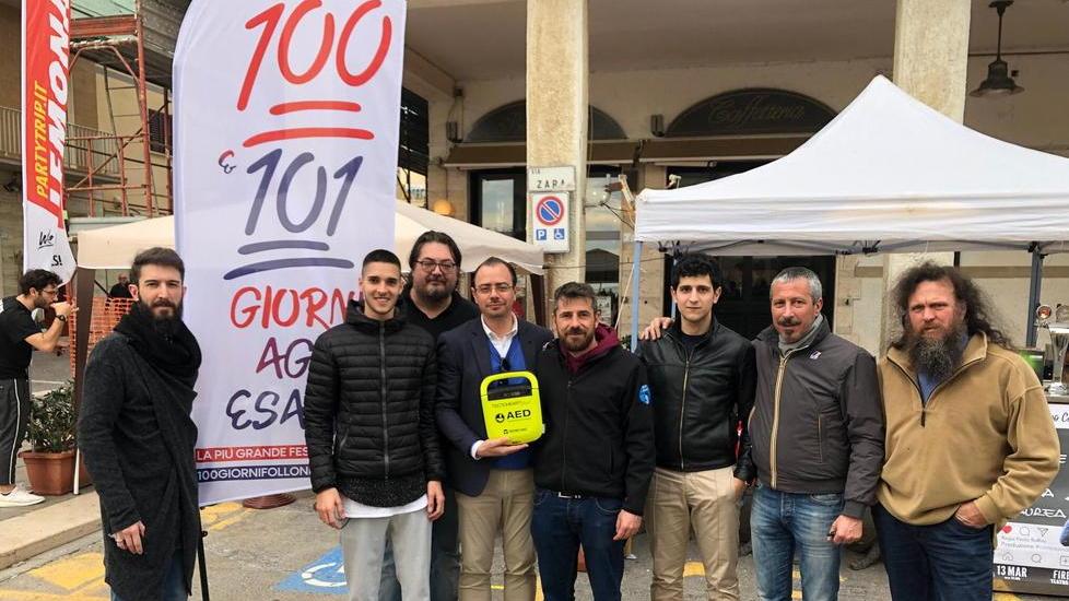 Il defibrillatore dei maturandi arriva nelle mani del sindaco