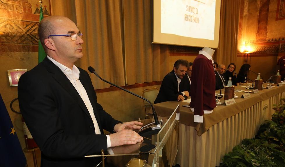 Tutti in sala ma tifosi fuori 