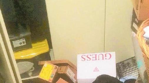 I ladri entrano in casa mentre lui è a festeggiare il suo 50º compleanno