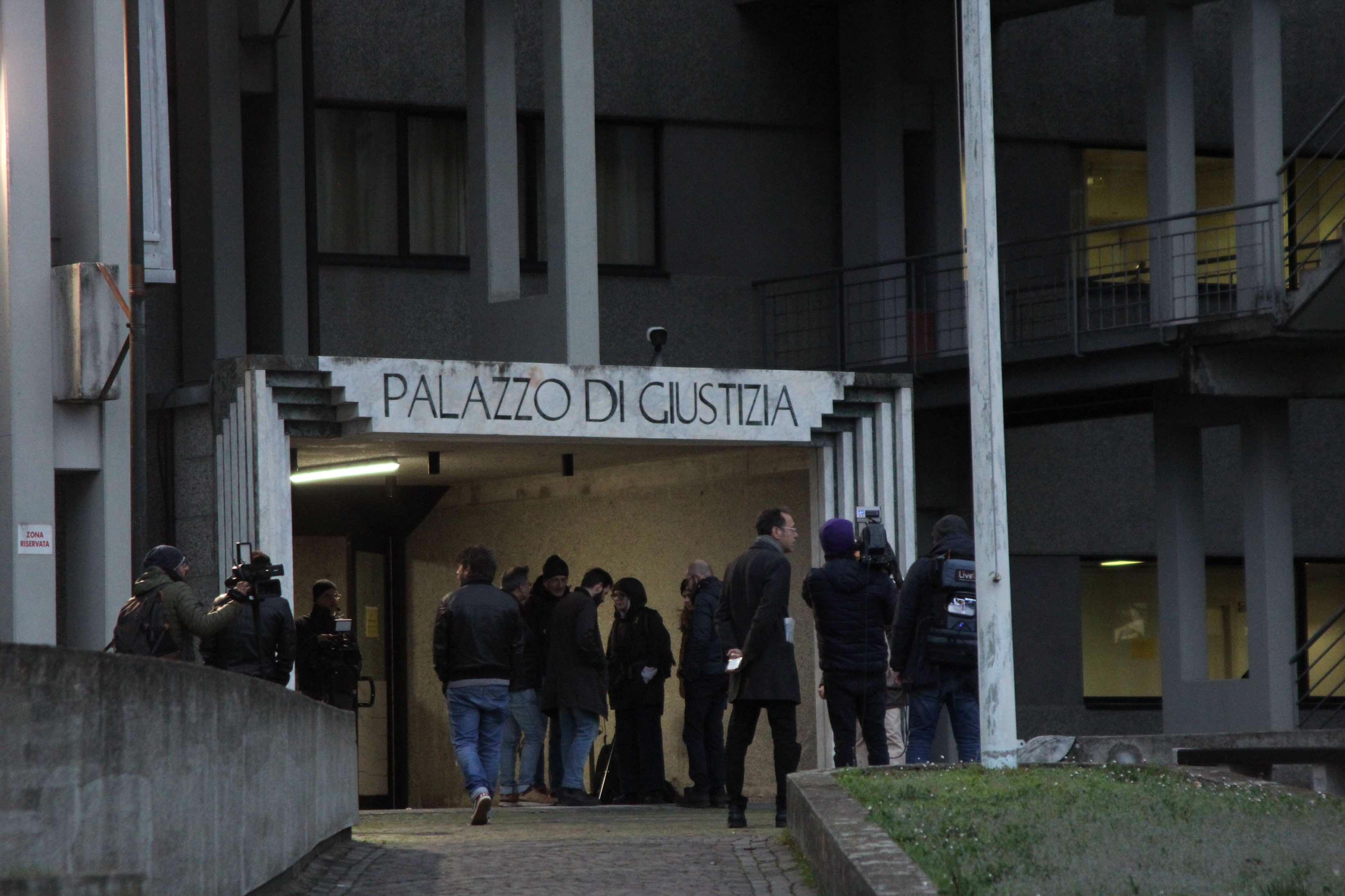 Sesso con l'allievo: "il figlio è del quindicenne", l'esame del Dna inguaia la donna