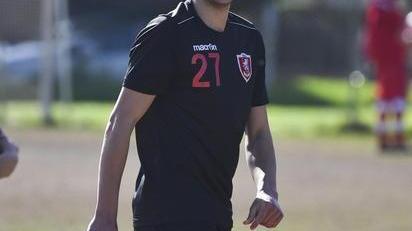 Patrick Villani ieri in allenamento con la Juniores e nell’azione del gol che ha regalato la vittoria nel big match (foto agenzia bf)
