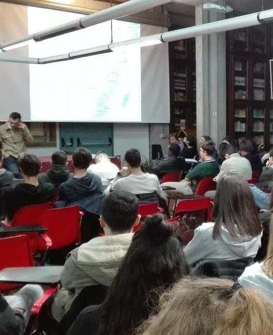 Spettacolo sui migranti Opposizioni critiche 