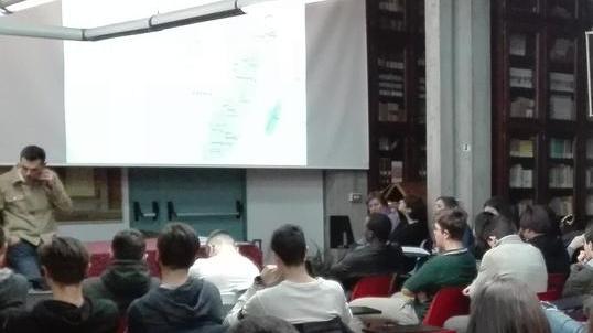 Spettacolo sui migranti Opposizioni critiche
