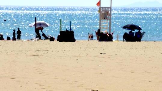 Commercio in spiaggia Sei posti per operatori
