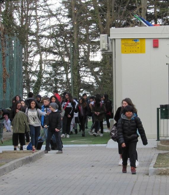 La prima lezione nei moduli «Bello tornare alla normalità» 