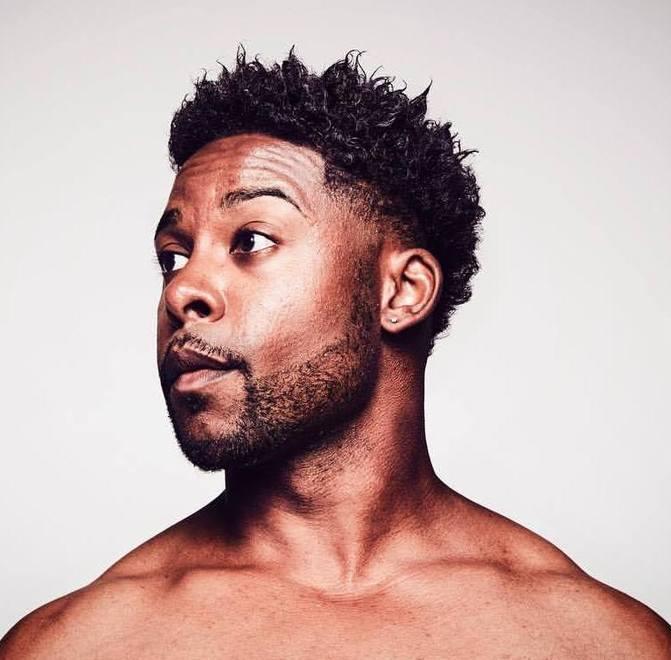 Il campione svedese John Lundvik, 36 anni, vincitore del Melodifestivalen
