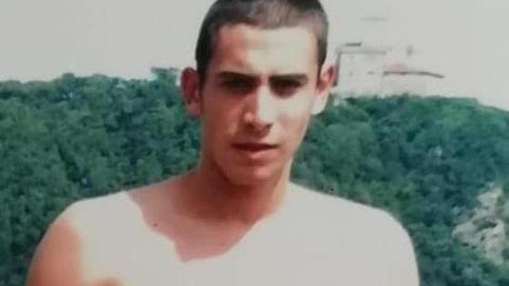 Si schianta in motorino fuggendo dalla polizia