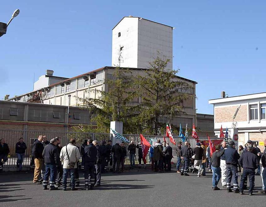 Di Maio firma, la Sanac passa ad Arcelor Autorizzata la cessione, adesso si tratta 