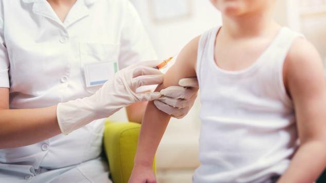 Vaccini, per gli inadempienti la sanzione è di 166 euro 