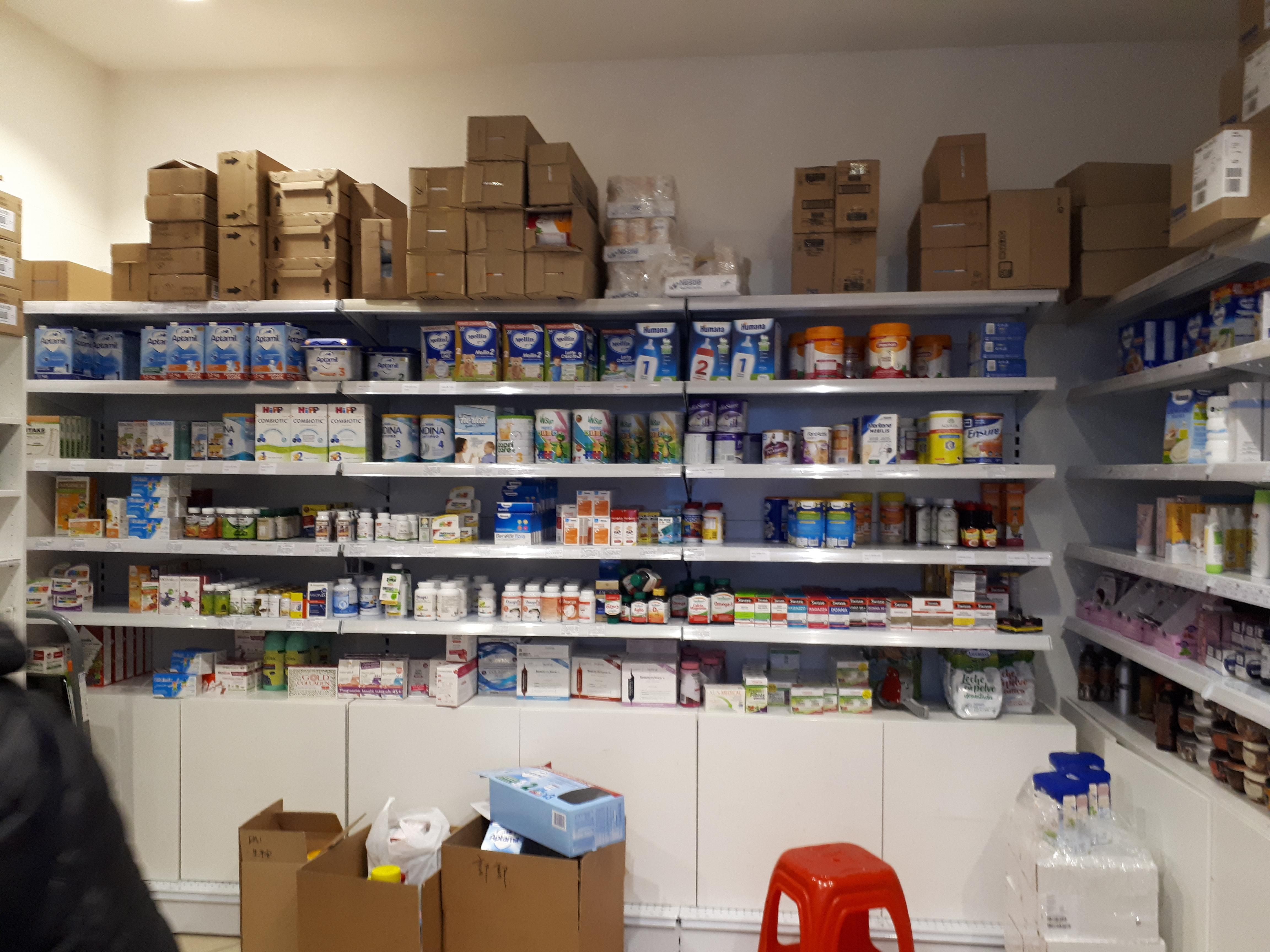 Il negozio di alimentari mescolati a farmaci di via Tazzoli
