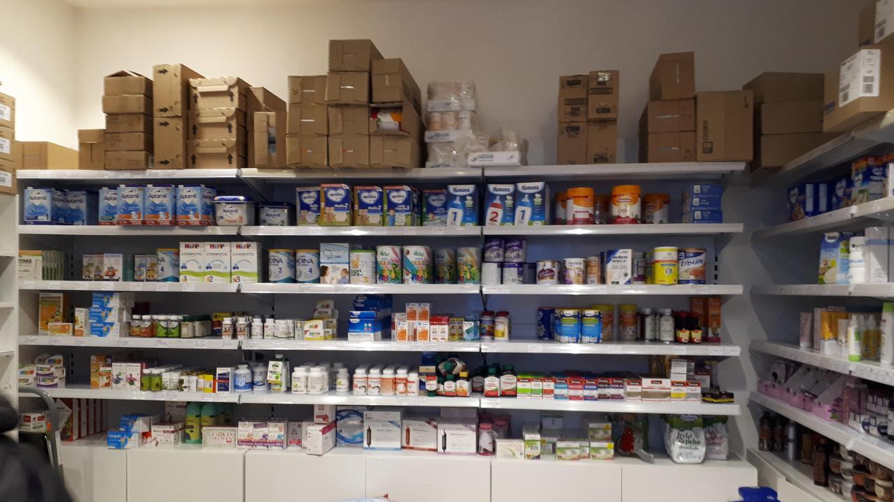 Il negozio di alimentari mescolati a farmaci di via Tazzoli