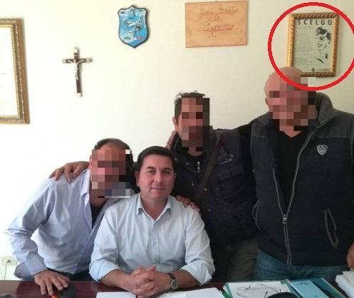 Il sindaco dell’oltraggio chiama Sant’Anna di Stazzema e chiede scusa