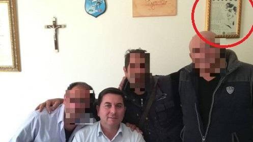 Il sindaco dell’oltraggio chiama Sant’Anna di Stazzema e chiede scusa