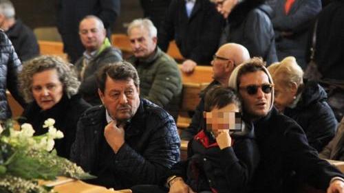 Alessandro Diamanti col figlio al funerale di Rodolfo Becheri (foto Batavia)