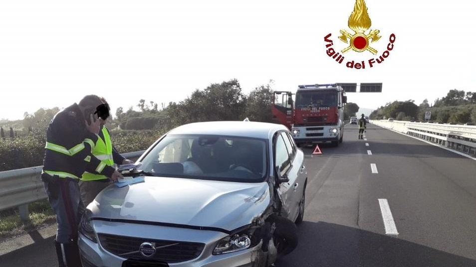 Esce contromano dall'Aurelia e si scontra con un'altra auto