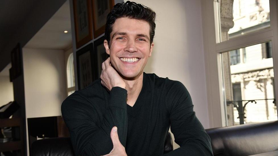 Le riflessioni notturne di Roberto Bolle in giro per 4 metropoli