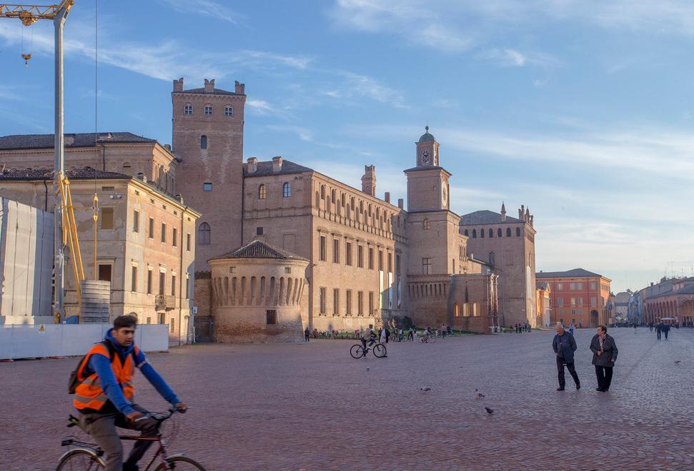 La ricetta di Bassoli «Centro, meno tasse per i commercianti» 