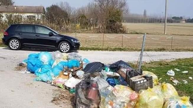 Altri rifiuti abbandonati nella zona di via Bosco Richiesti più controlli