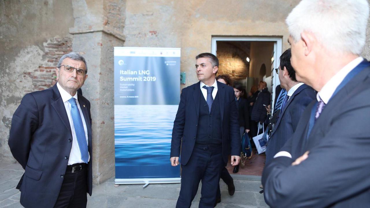 Il viceministro Edoardo Rixi e, a sinistra, il commissario dell’Authority Pietro Verna (Marzi Pentafoto)