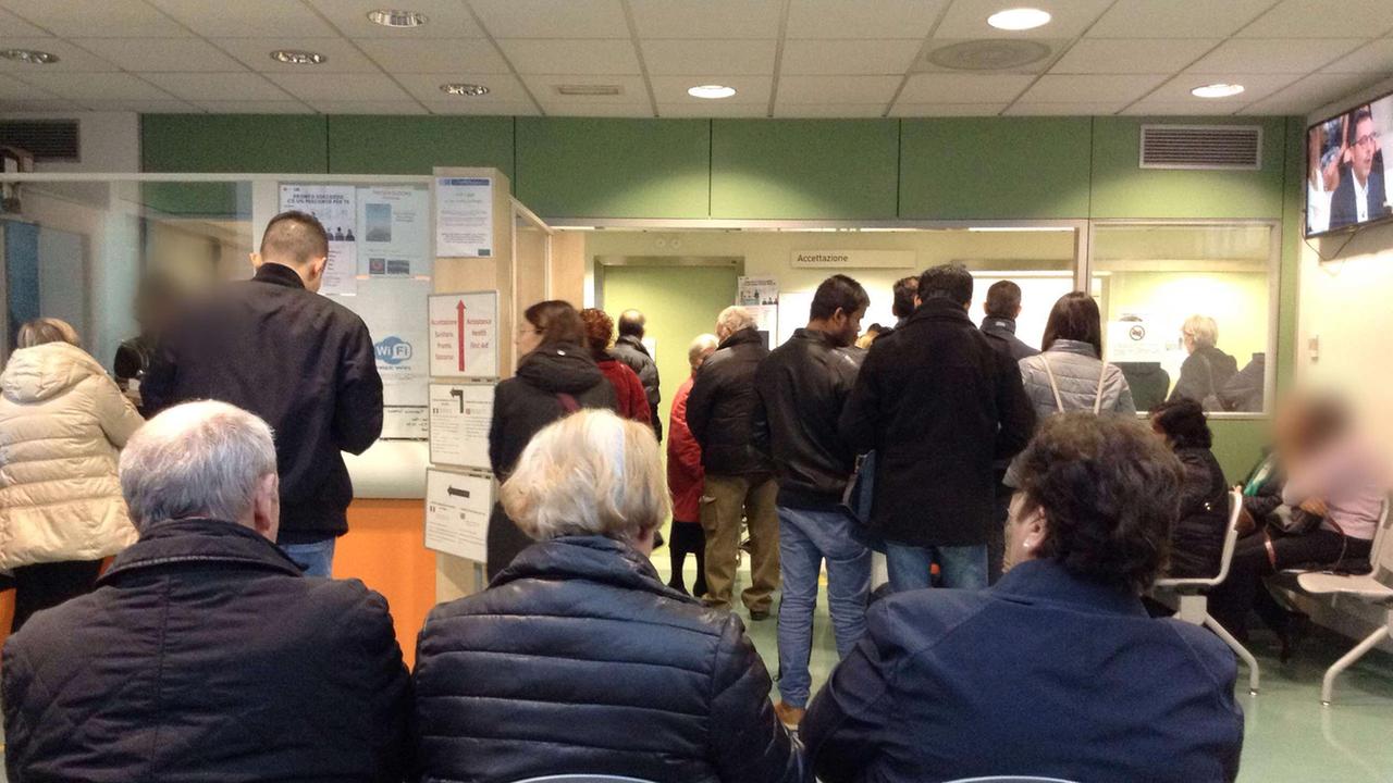 La sala d'attesa del Pronto soccorso dell'ospedale Santo Stefano di Prato (foto Batavia)