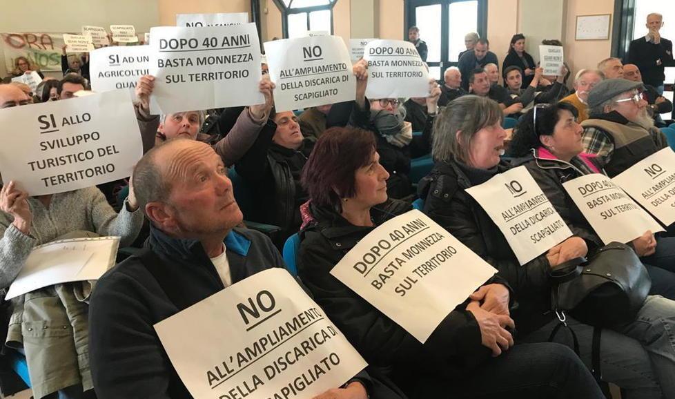 La protesta durante l'incontro