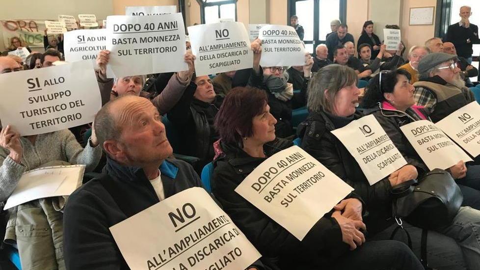 La protesta durante l'incontro