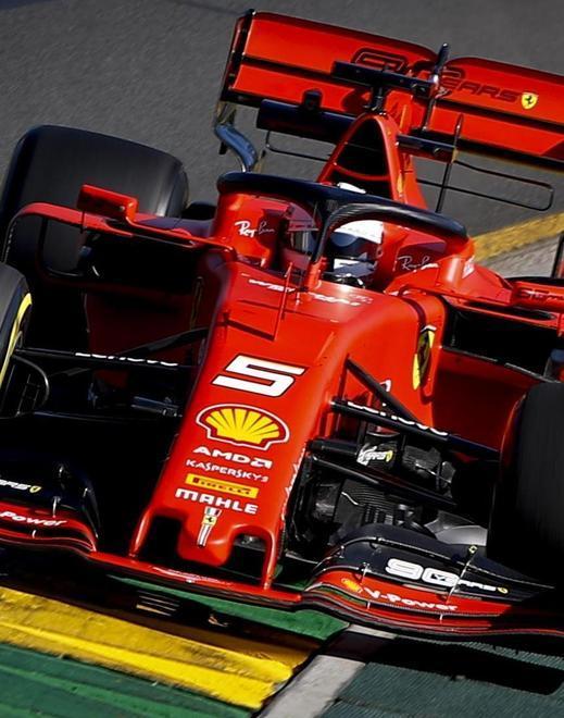 Modena, Ferrari accende il sogno, Mercedes è già in volo 