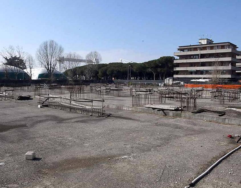 Hotel Mediterraneo, bagarre in consiglio Raggi: partita aperta