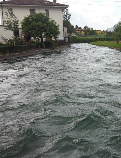Acqua alta e veloce nel condotto pubblico Allarme del Consorzio 