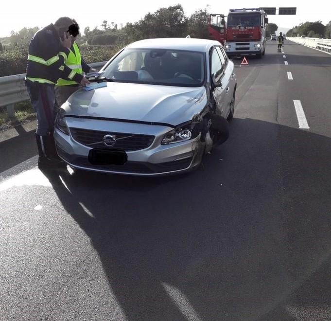 Si confonde alla guida, 81enne imbocca l’Aurelia contromano 