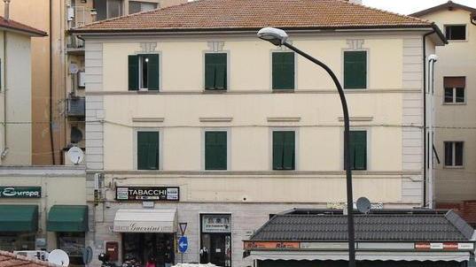 Piazza Tripoli è ancora privata al palo il gazebo di Arcimboldo