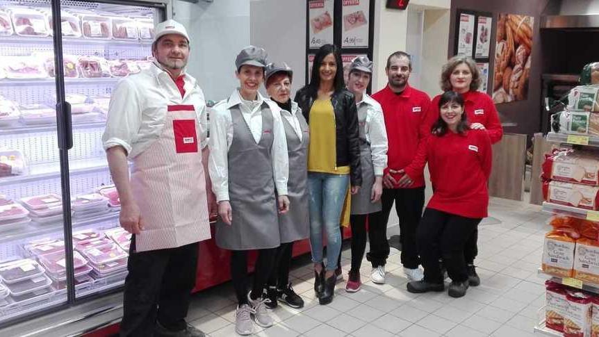 Al nuovo Simply taglio del nastro e festa del gusto