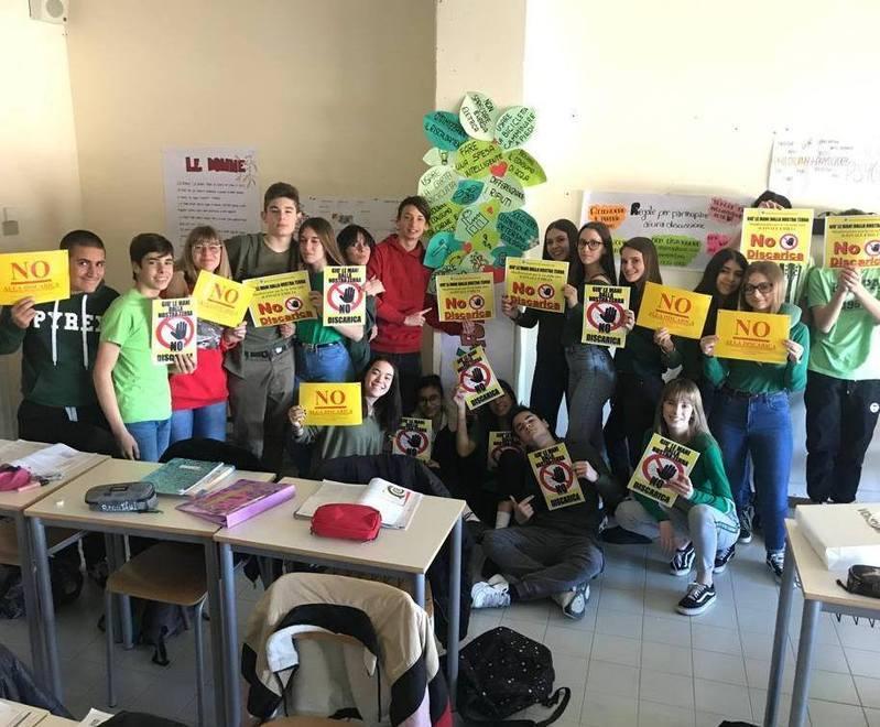 FridaysForfuture in provincia. Gli studenti in sciopero contro la nuova discarica di Finale
