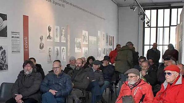 Manifestazione e presidio contro il monolite a Bellugi