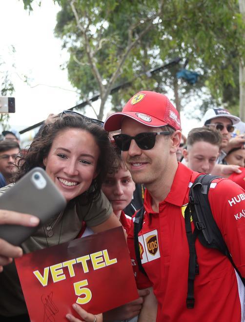 Ricominciamo? Hamilton è subito imprendibile... Vettel e Leclerc in ritardo 