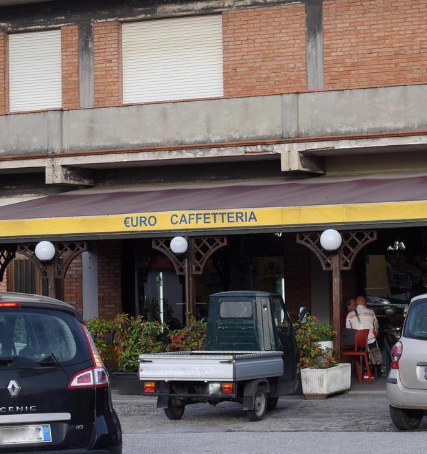 Svuotate slot machine e cambiamonete al bar Euro Caffetteria 