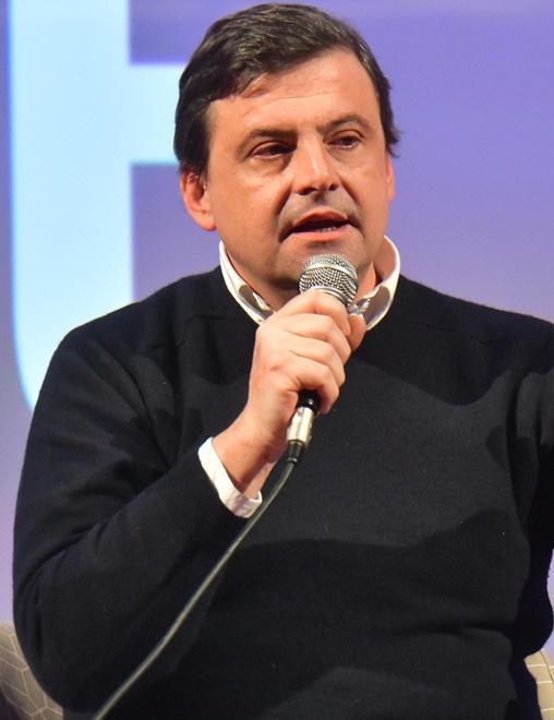 Piazza del Mercato piena per l’ex ministro Minniti e oggi c’è Carlo Calenda 