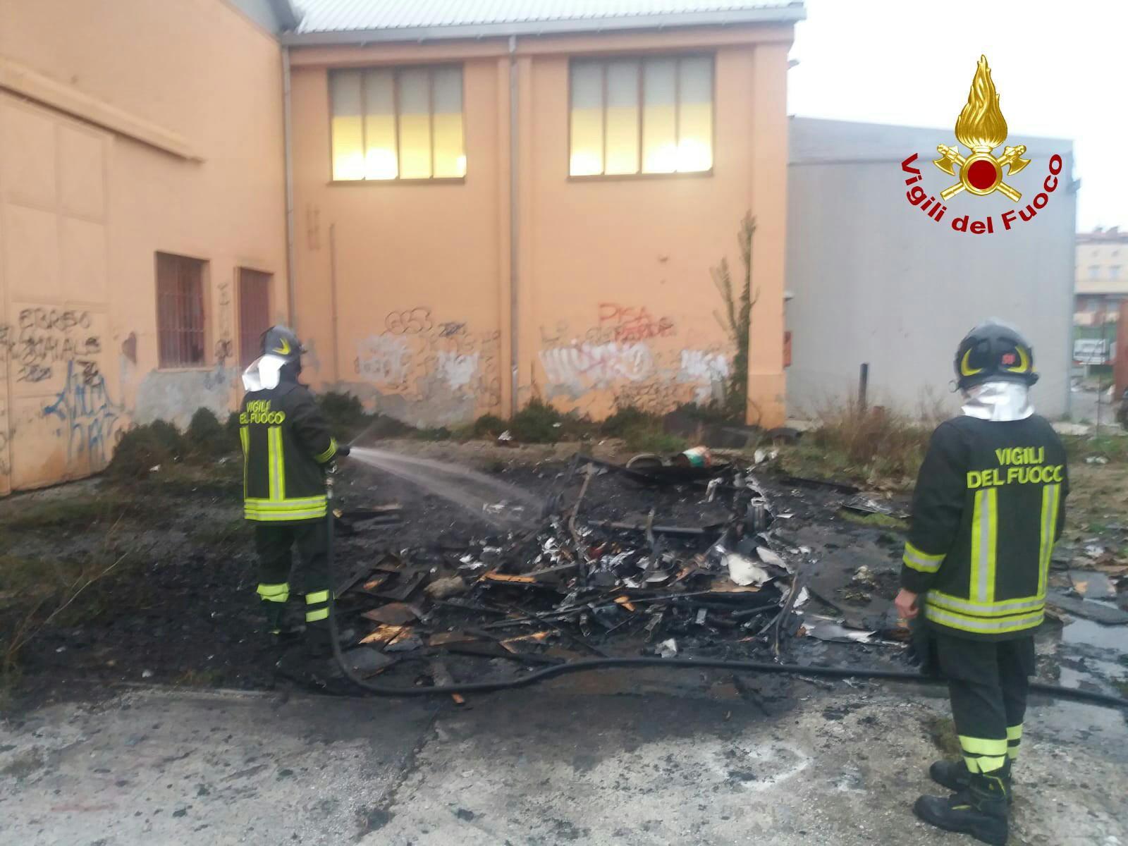 Rogo all'alba: a fuoco una roulotte alla Scopaia 