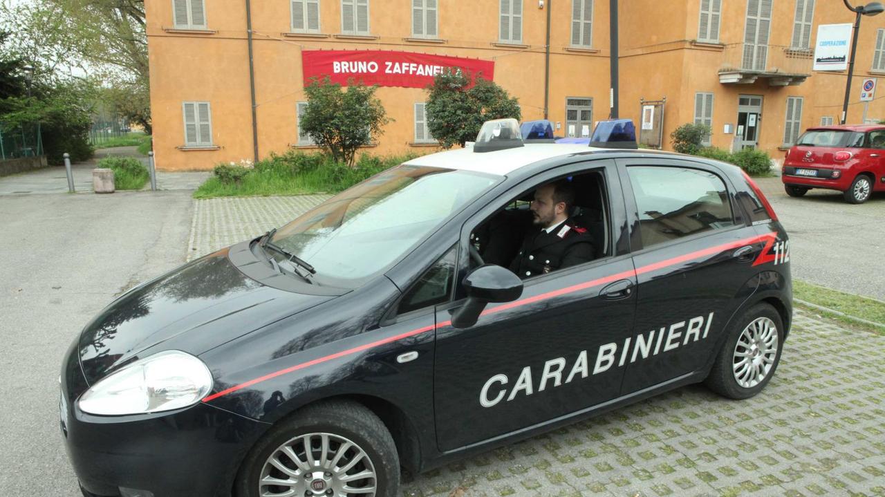 Svuota il conto corrente del derubato, i carabinieri lo individuano grazie al filmato della banca