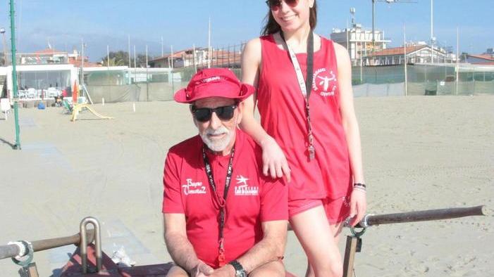 Versilia, mai più bagnini con la canottiera: addio al mito dei bicipiti in bella mostra
