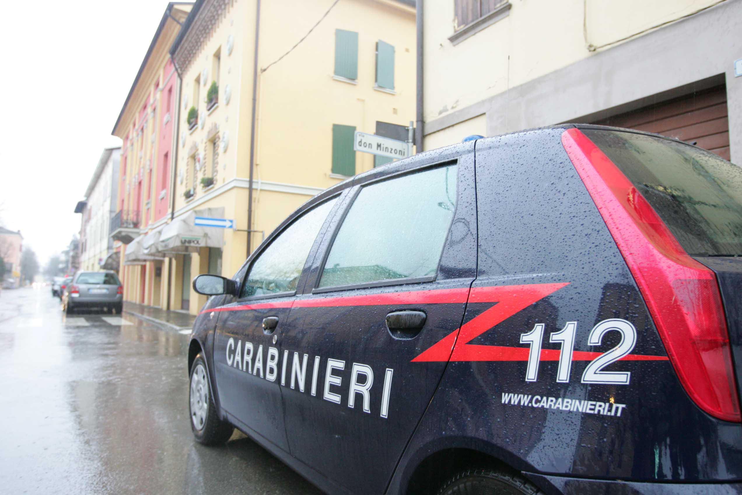 Una pattuglia di carabinieri di Campagnola