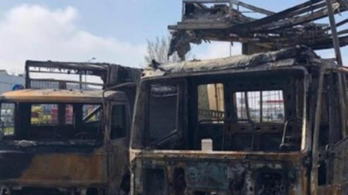 Finale, due furgoni e un’Audi distrutti dal fuoco, video scopre piromane