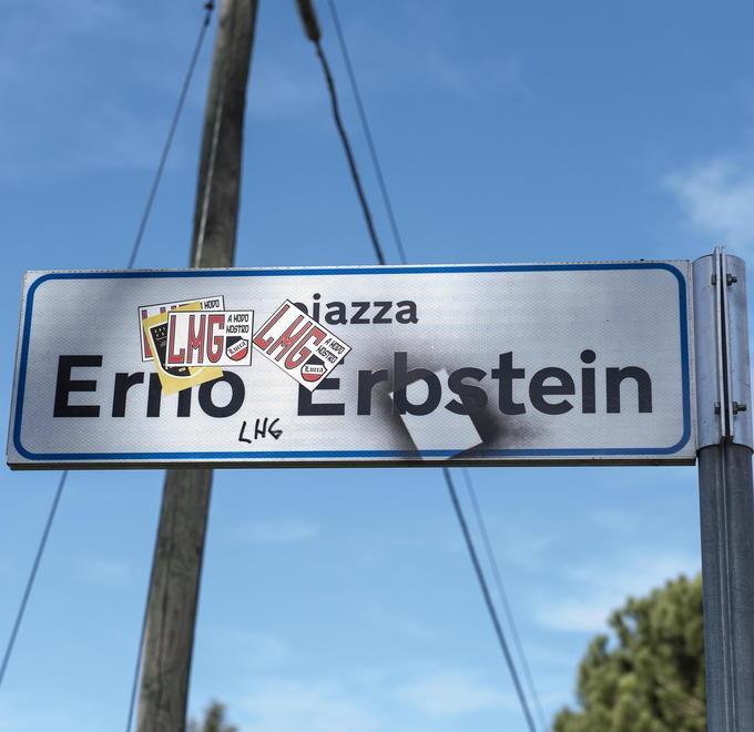 Imbrattato il cartello stradale di Erbstein 