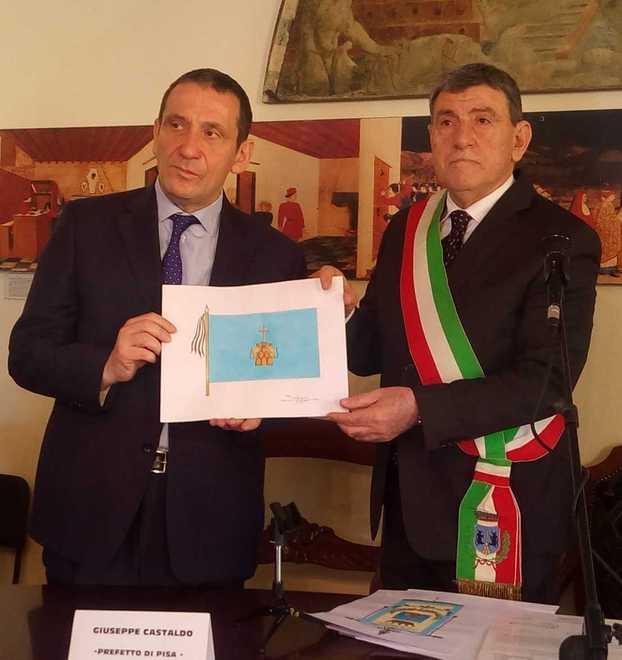 Il prefetto consegna lo stemma a Montopoli: «Una grande giornata» 