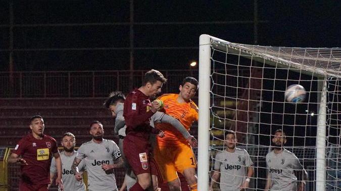 Calcagni gol e il Pontedera corre spedito verso i playoff