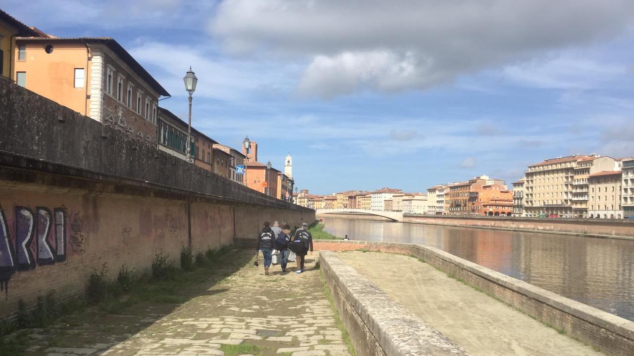 La polizia sul luogo del ritrovamento del corpo