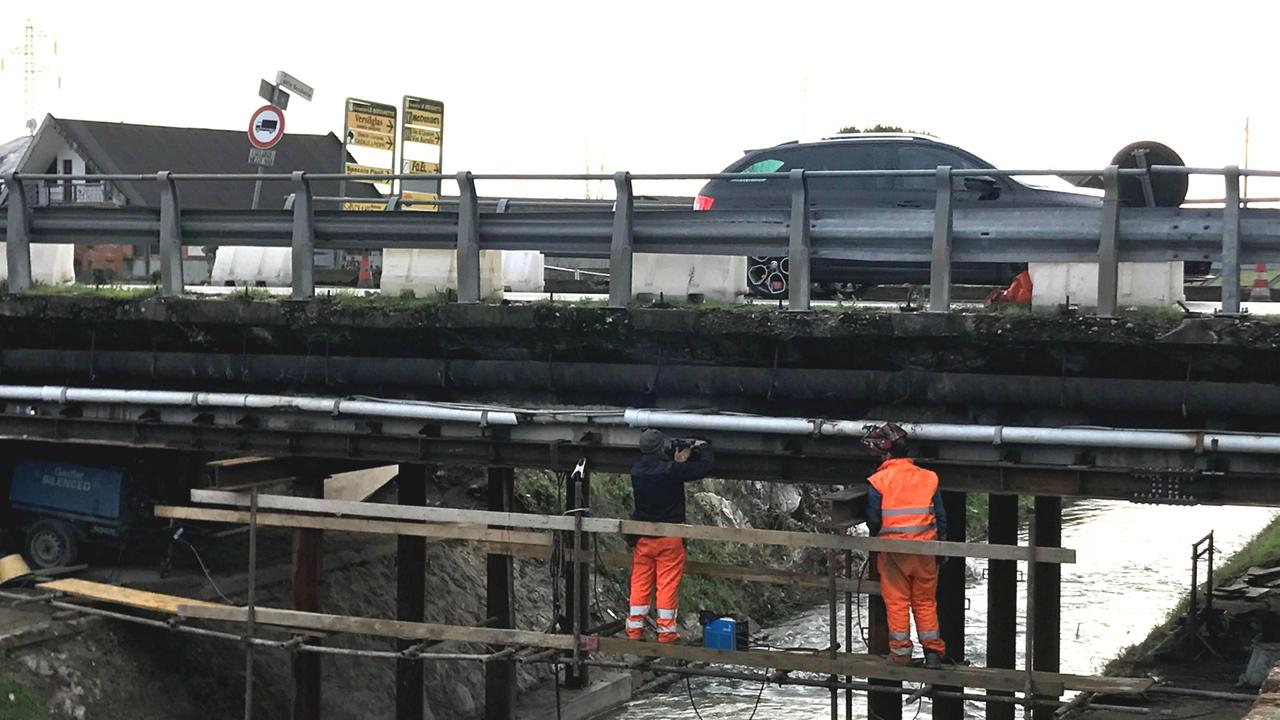 Lavori al Ponte di Sasso prima che venisse chiuso